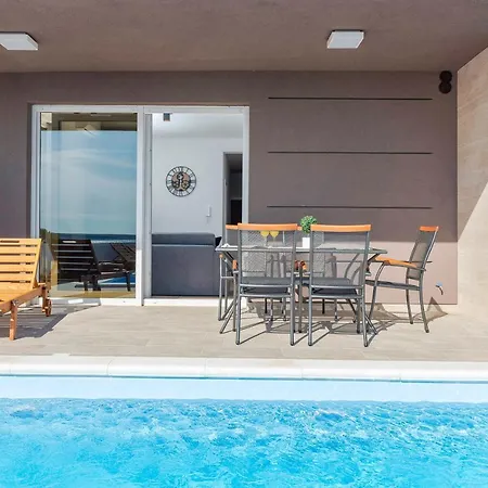 Apartment Eni *