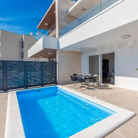 Apartment Eni